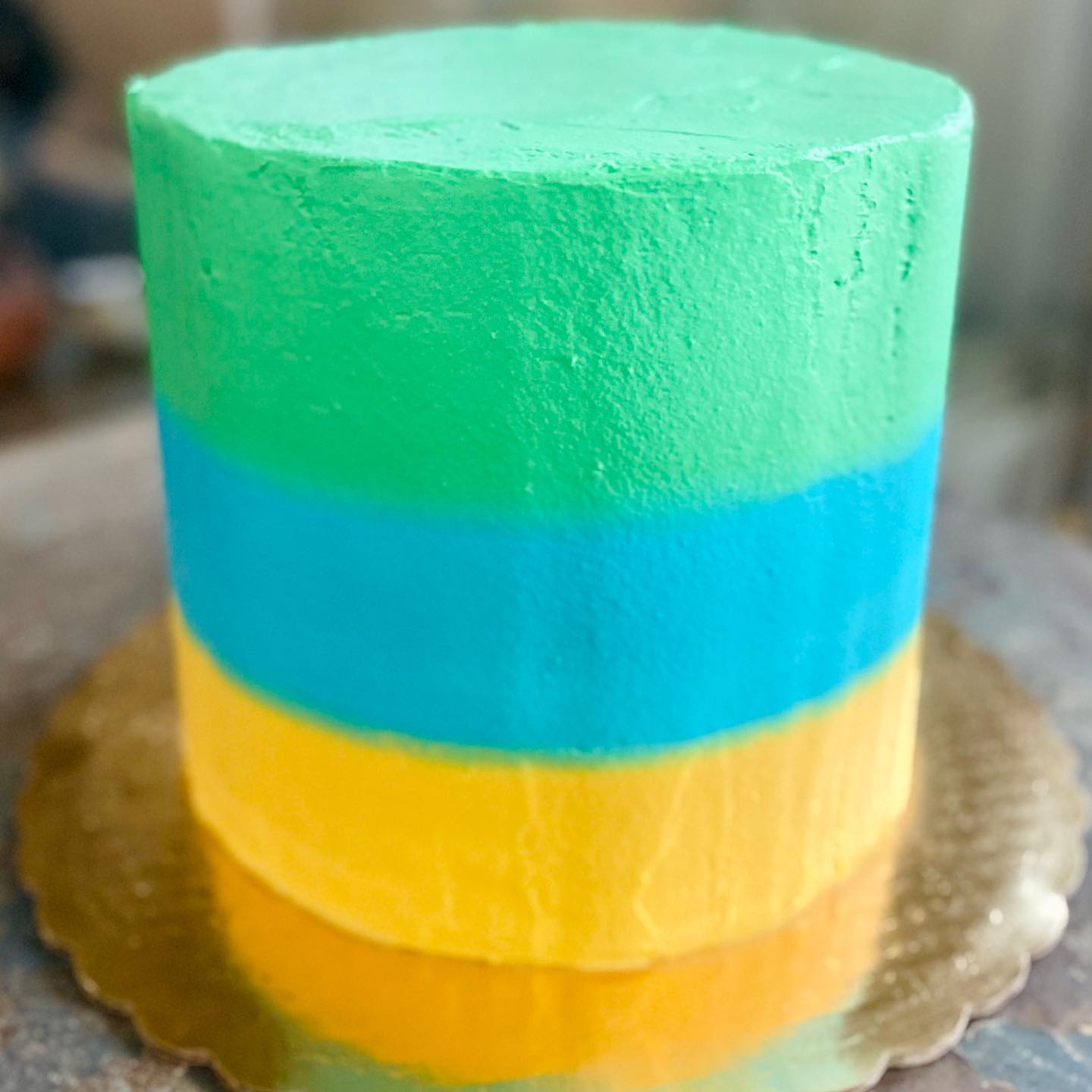 Simple but lovely 😍

 #dolcepastellocakes #cakestucson #bestcaketucson #thebestoftucson #delicious #arizona #az #cakescakes #green #blue #yellow